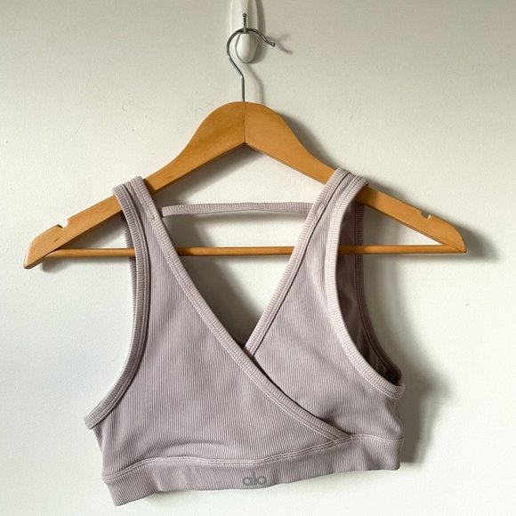 Alo Yoga Togetherness Ribbed V Neck Sports Bra Light Lavender  Sz S - Picture 5 of 8